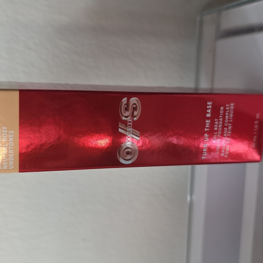 O/S Turn Up The Base Full Beat Liquid Foundation